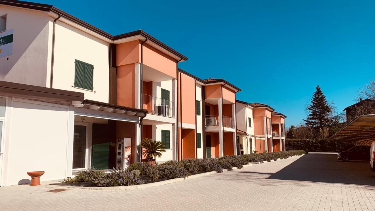Rta La Pineta Aparthotel Sarzana Exterior foto