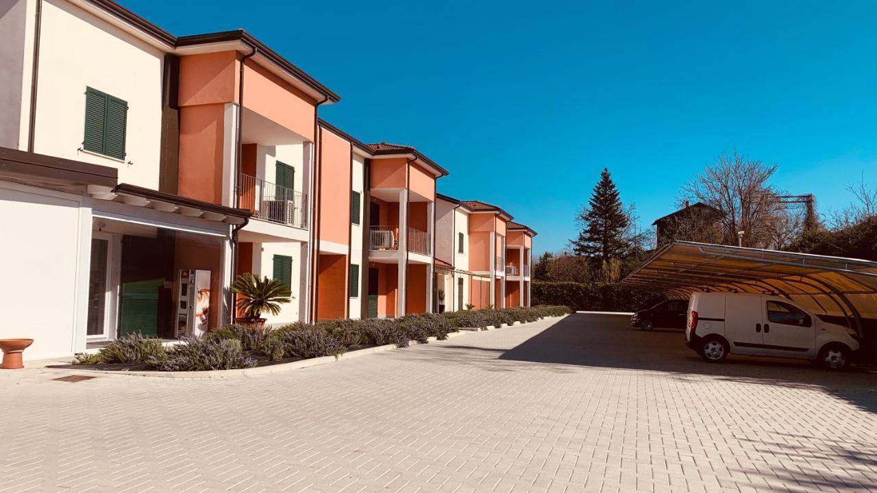 Rta La Pineta Aparthotel Sarzana Exterior foto